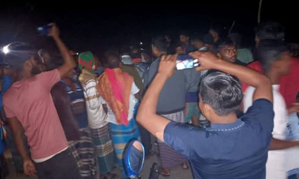 স্বামীকে কুপিয়ে স্ত্রীর গয়না লুট